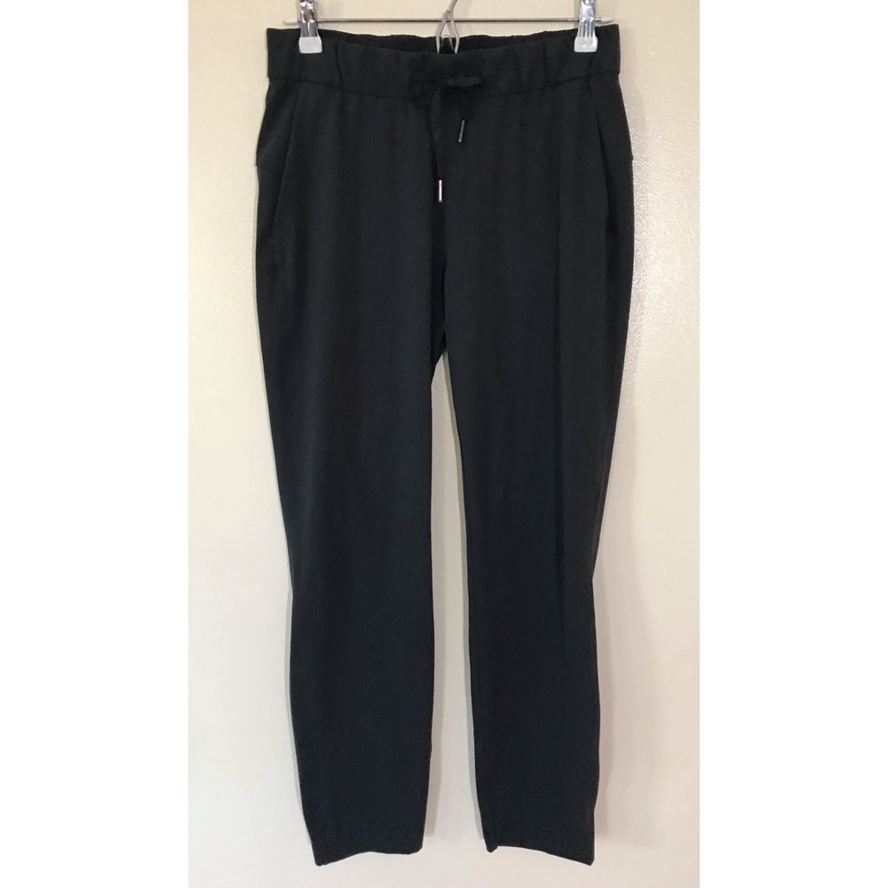 Lululemon • 4 • On The Fly 7/8 Pant Grey